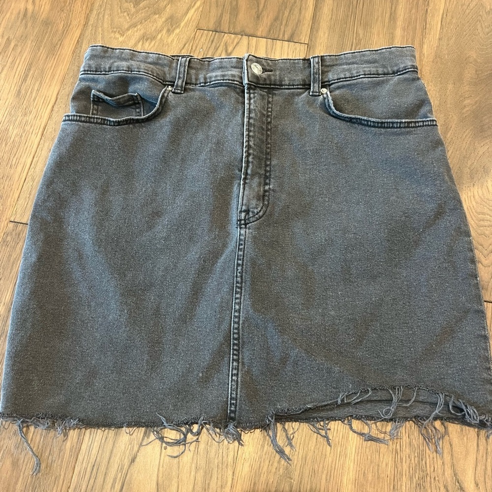 H&M Women’s Raw Hem Black Denim Skirt Size 12